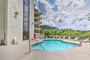 Walkable Dtwn Gatlinburg Condo with Pool Access